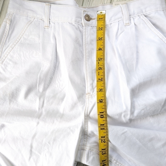 American Eagle Outfitters Pleated Mom Jeans in Soft White Size 10 Regular NWT - Picture 7 of 15